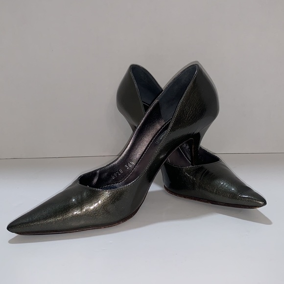 Dolce & Gabbana pointed toe stiletto high heeled pumps. - Picture 15 of 16